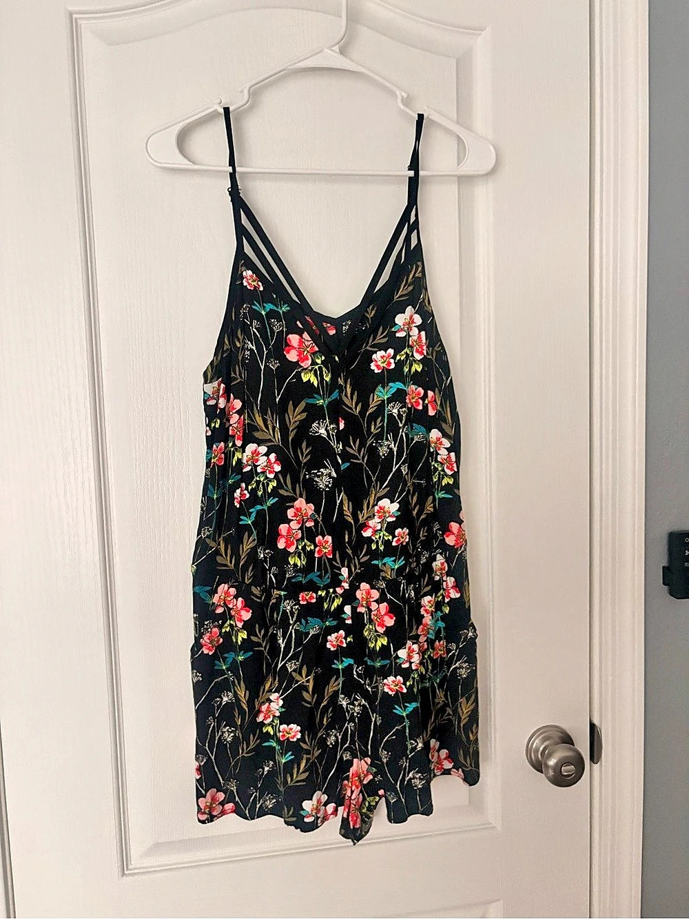 Express Floral romper in Black Size Medium